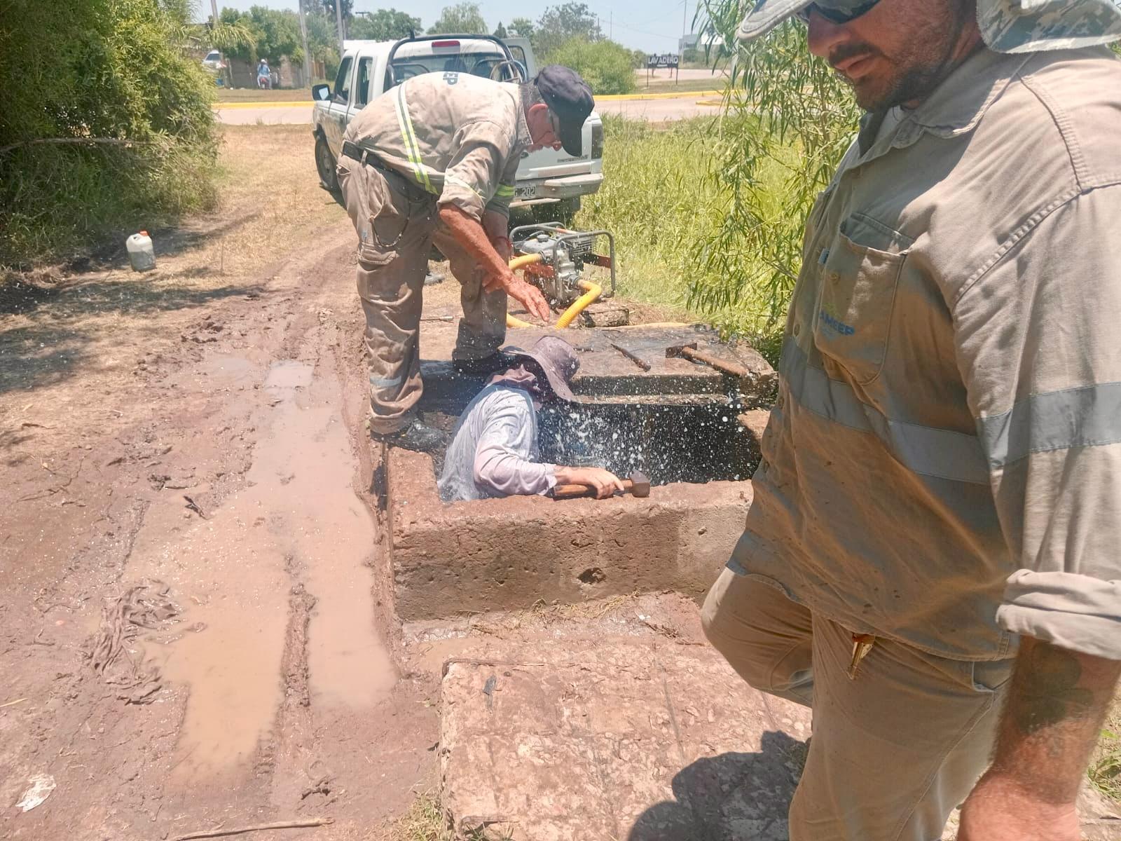 Sameep reparo camara del primer acueducto ,tras detectarse vandalismo en el tramo villa Angela - santa Silvina 