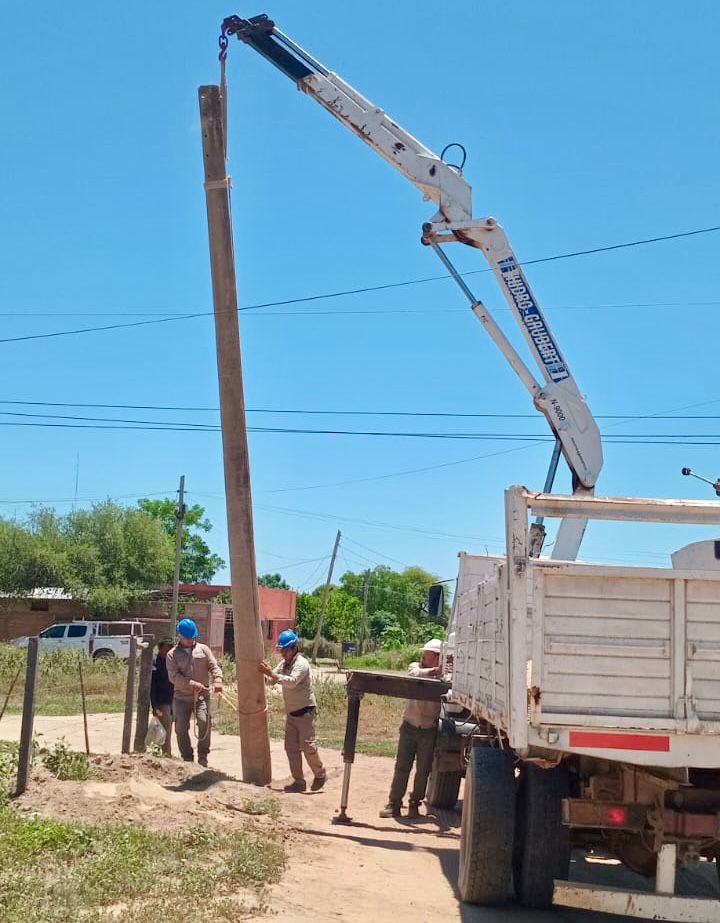 *MISIÓN NUEVA POMPEYA: AVANZA LA EXTENSIÓN DE LA RED ELÉCTRICA EN EL BARRIO CACIQUE FRANCISCO SUPAZ*  