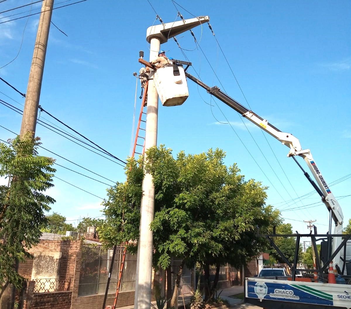 *CON OBRAS, SECHEEP MEJORA EL SUMINISTRO ELÉCTRICO EN VARIOS BARRIOS Y ZONAS DE SAENZ PEÑA*