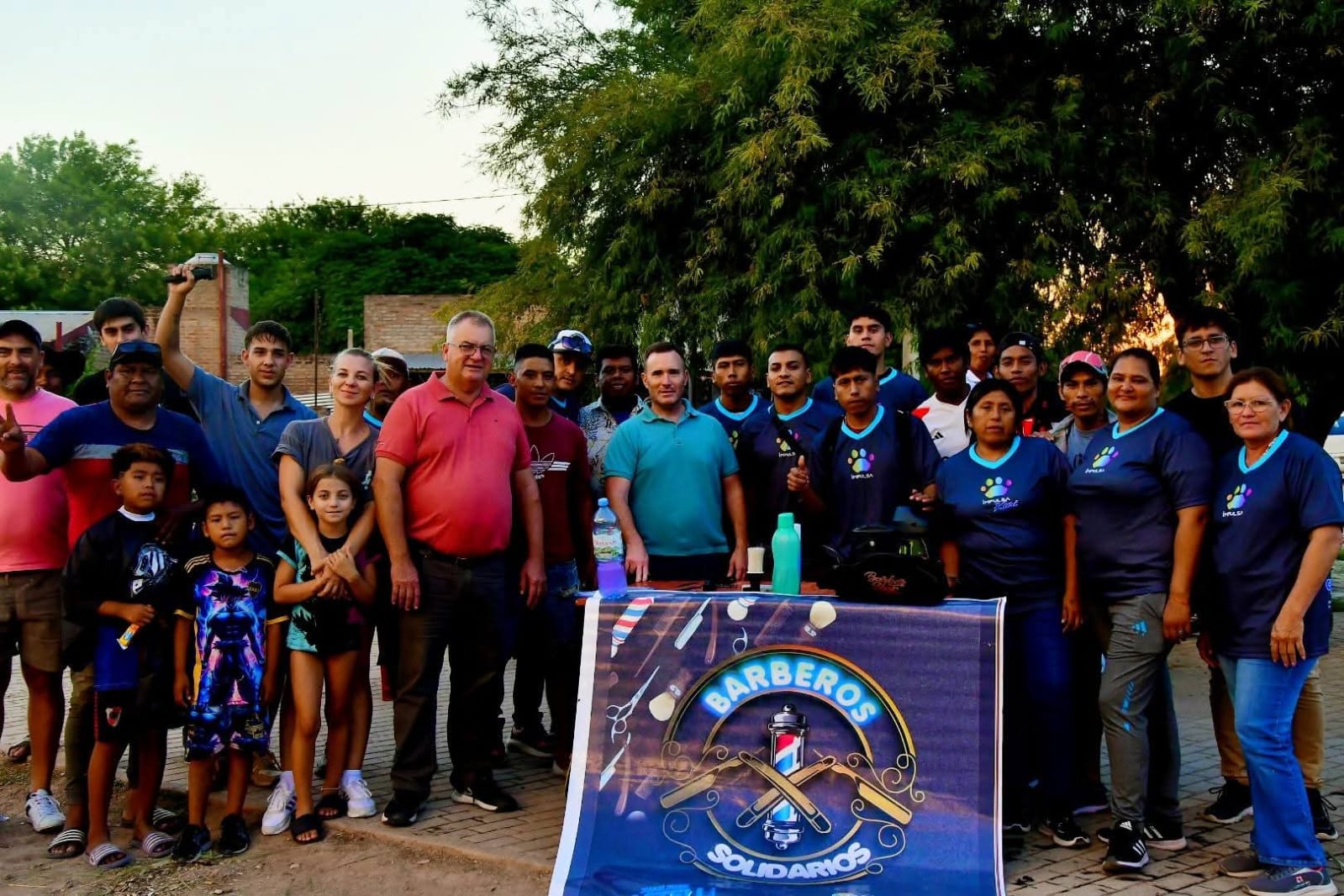 ✂️📚 VUELTA AL COLE: JORNADA SOLIDARIA DE CORTES DE PELO PARA NIÑOS