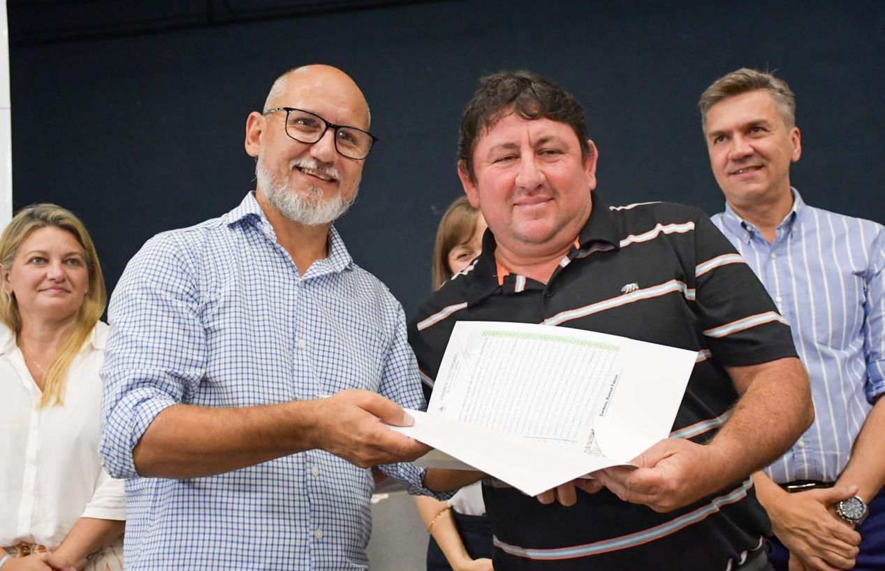 *EL IPDUV YA ENTREGO MAS DE 5.400 TITULOS DE PROPIEDAD EN TODA LA PROVONCIA*