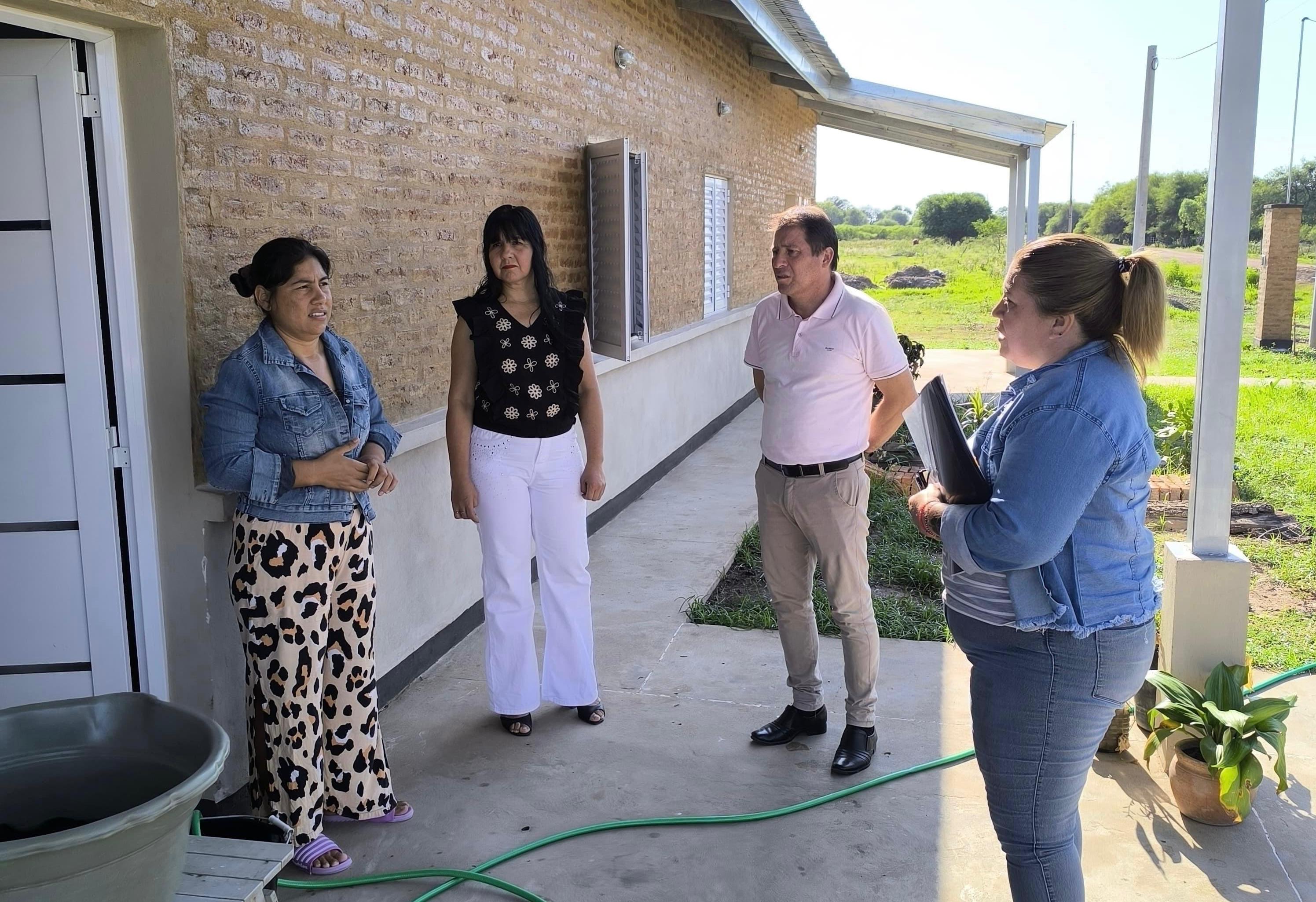 *PRESIDENCIA ROCA: IPDUV Y EL PROGRAMA &Ntilde;ACHEC REALIZARON RELEVAMIENTO A FAMILIAS ADJUDICATARIAS*  