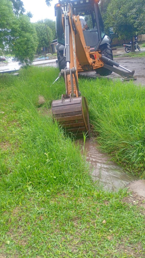 *LLUVIAS ABUNDANTES EN CHACO: INTENSOS OPERATIVOS DE  DRENAJE Y SE ESPERAN Y MEJORAS HACIA EL FINAL DEL DIA*