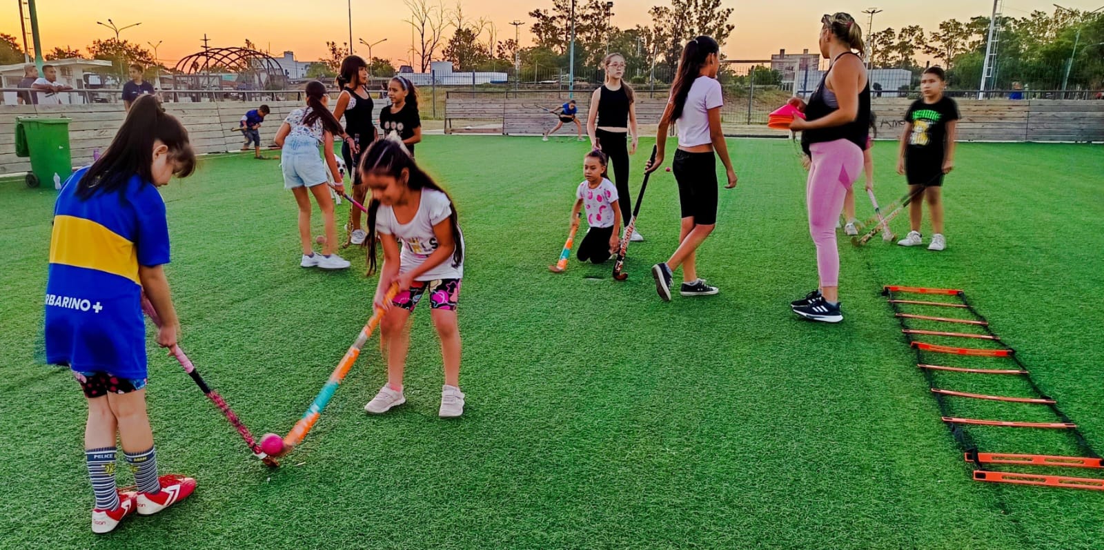 PARQUE URBANO TIRO FEDERAL: CLASES GRATUITAS DE HOCKEY 