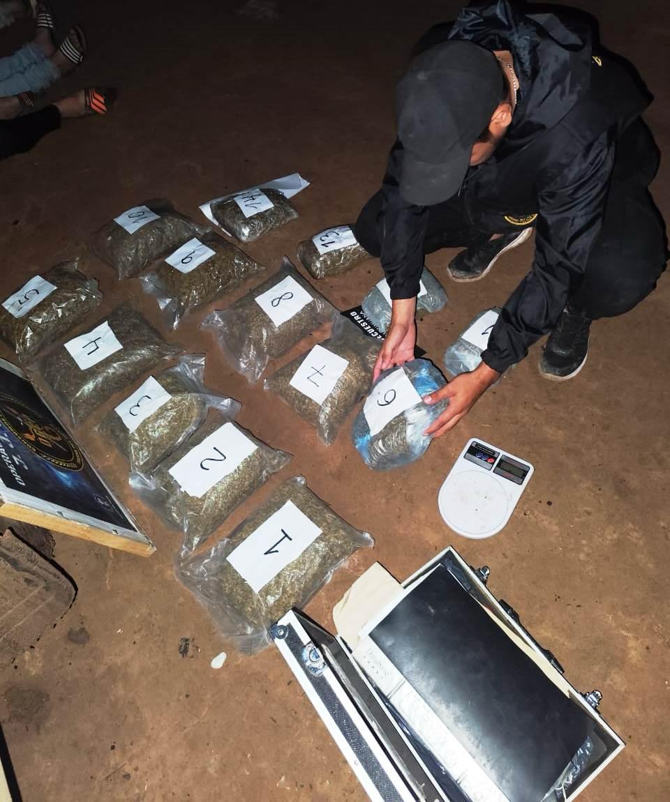 -Juan J. Castelli-  TRES HOMBRES DETENIDOS CON MÁS DE DOCE KILOS DE MARIHUANA