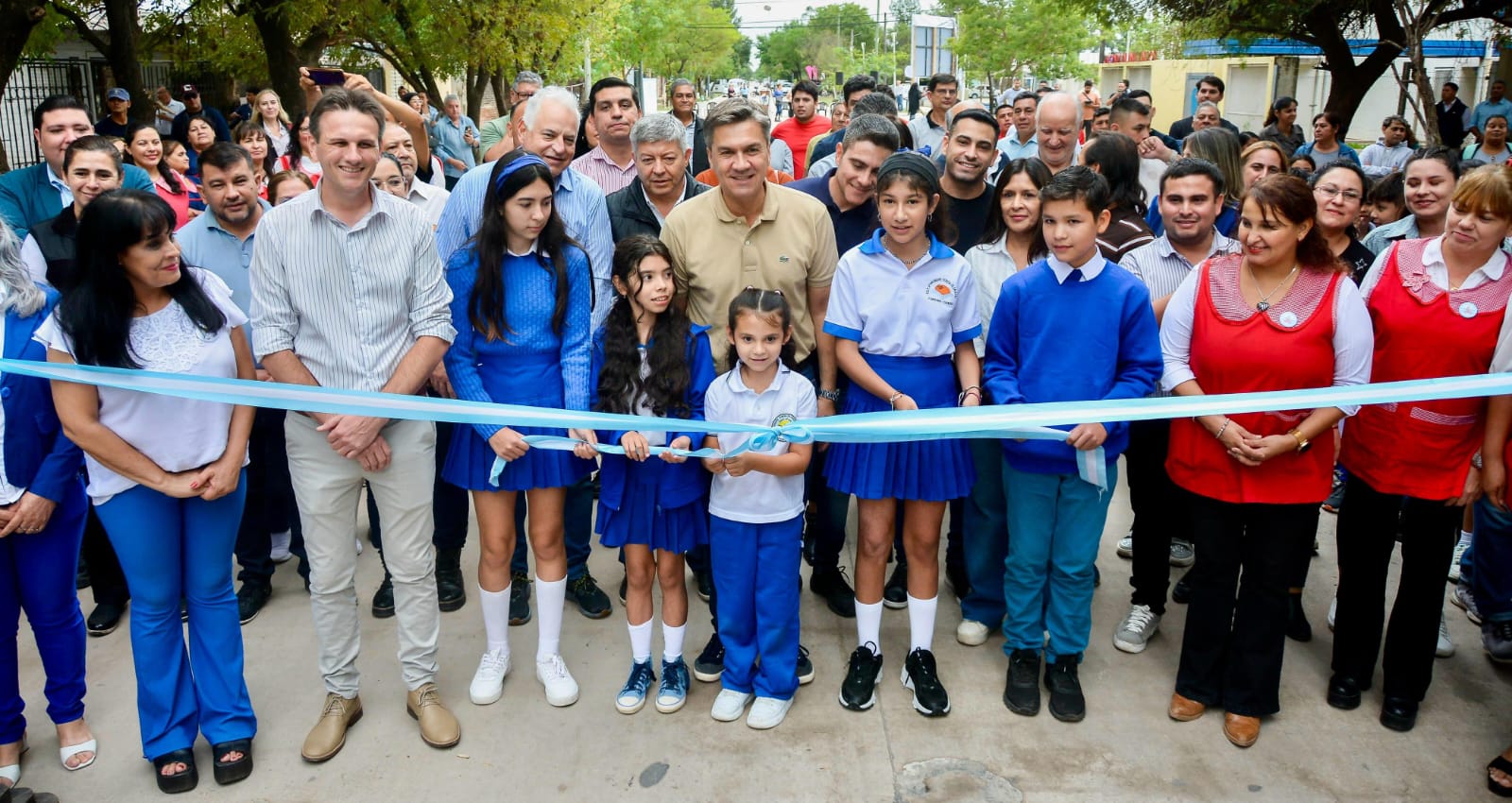 FONTANA: EL GOBERNADOR ZDERO INAUGURÓ CUADRAS DE PAVIMENTO, ILUMINACIÓN Y ENTREGÓ TÍTULO DE PROPIEDAD A LA CAPILLA SAN ANTONIO”