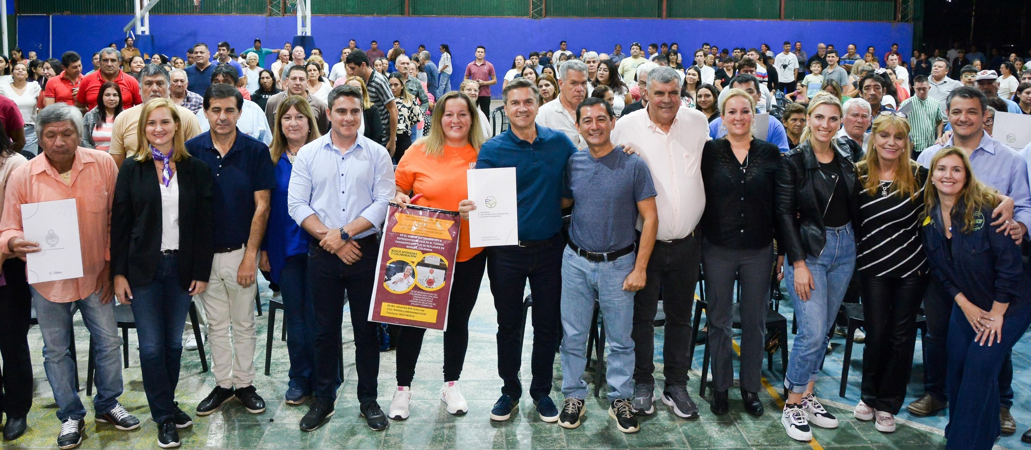 ISLA DEL CERRITO: EL GOBERNADOR ZDERO ENTREGÓ TÍTULOS DE PROPIEDAD Y FIRMÓ EL CONVENIO PARA LA CREACIÓN DEL CENTRO DE MONITOREO LOCAL