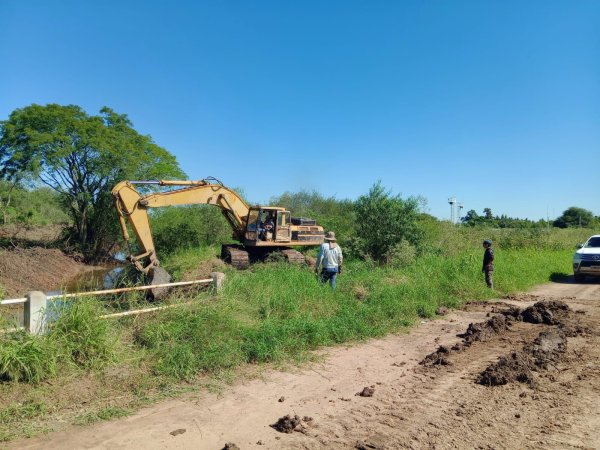 *CASTELLI: EL GOBIERNO PROVINCIAL INTENSIFICA LOS TRABAJOS EN EL CANAL 1 PARA MEJORAR EL ESCURRIMIENTO*