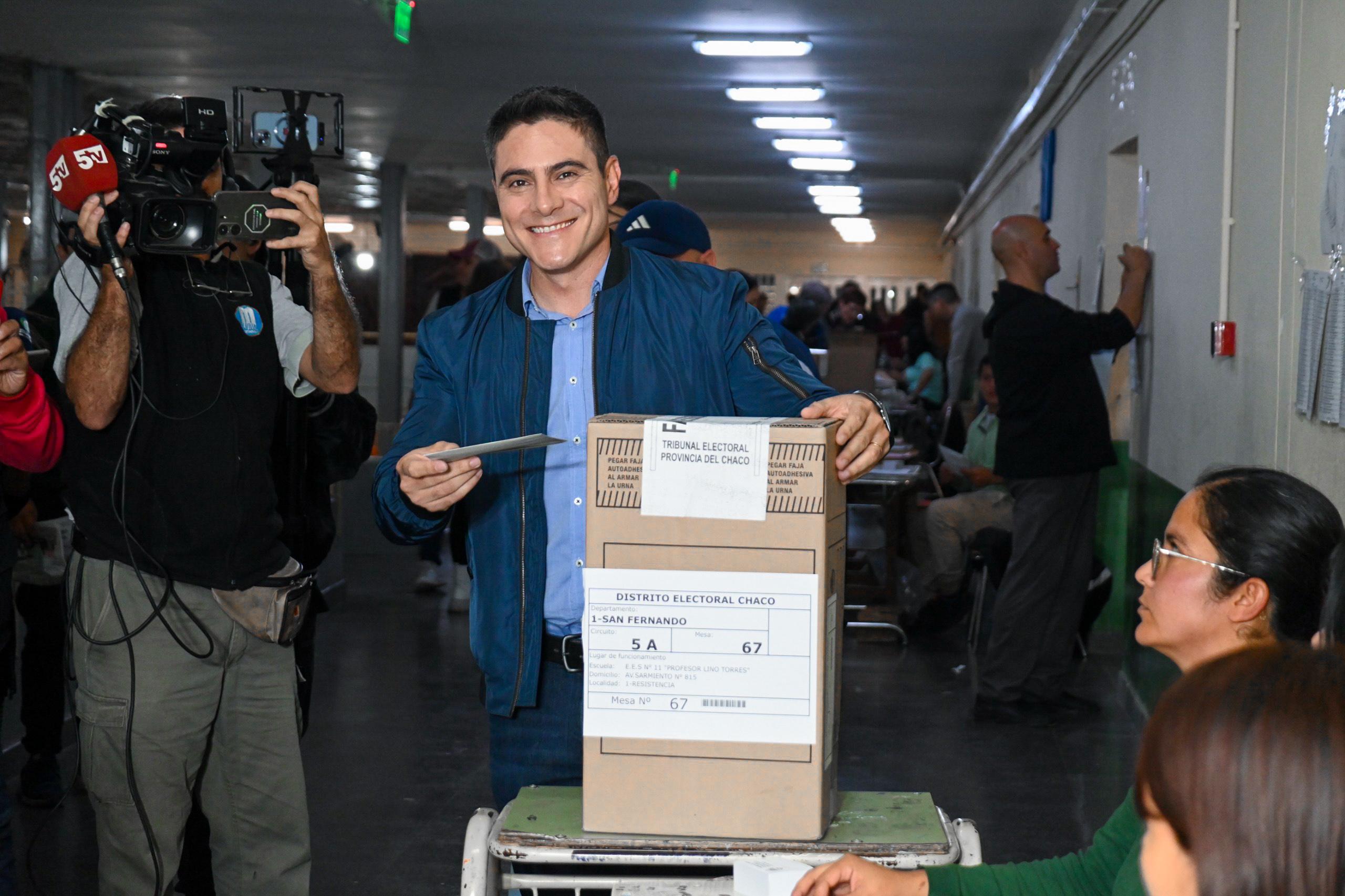 VOTÓ JULIO FERRO: “ES MUY IMPORTANTE QUE LA GENTE SE EXPRESE EN LAS URNAS Y ELIJA A SUS DIPUTADOS”