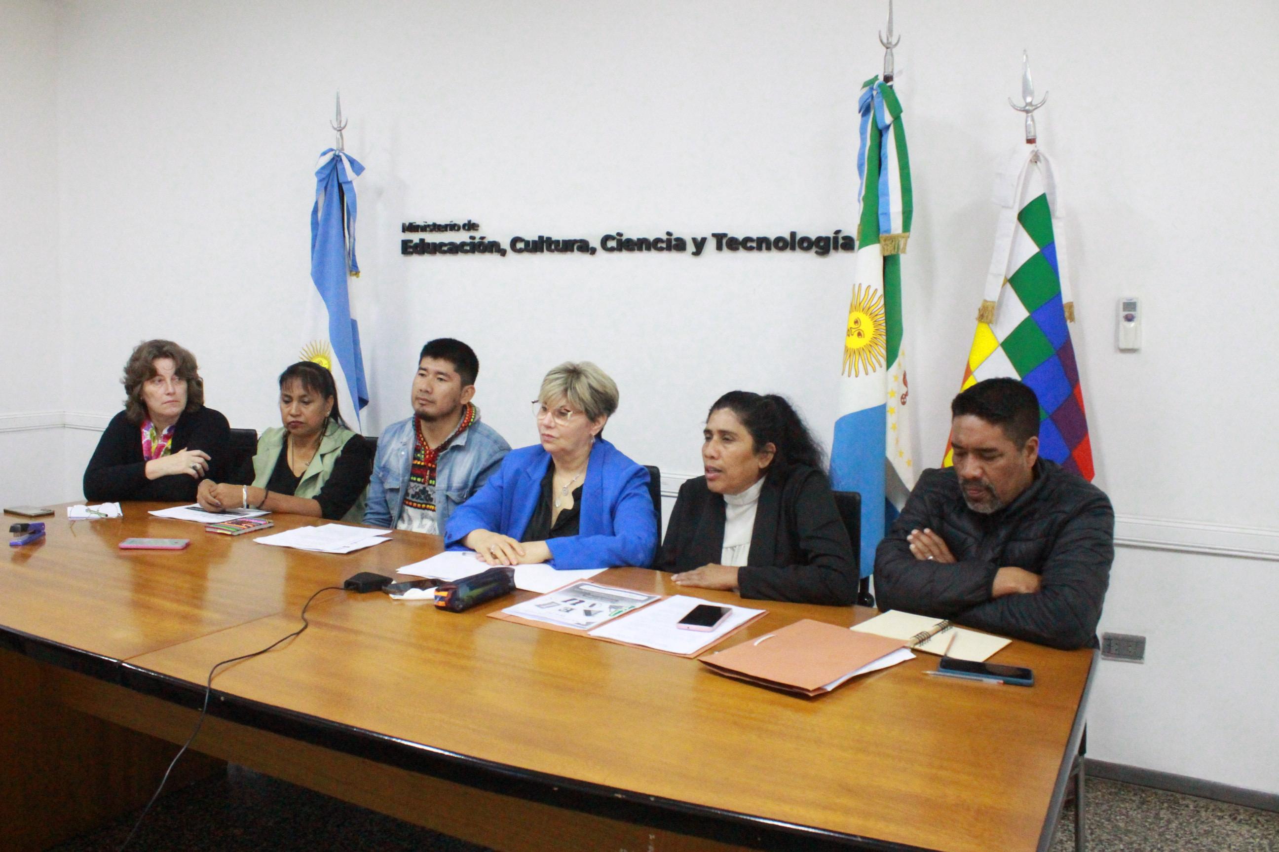EDUCACIÓN REALIZÓ EL PRIMER FORO DE ALFABETIZADORES DE LOS PUEBLOS ORIGINARIOS