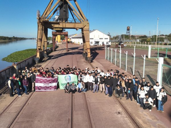 *ALUMNOS DE BARRANQUERAS CONOCIERON LA OPERATORIA Y EL CRECIMIENTO DEL PUERTO*