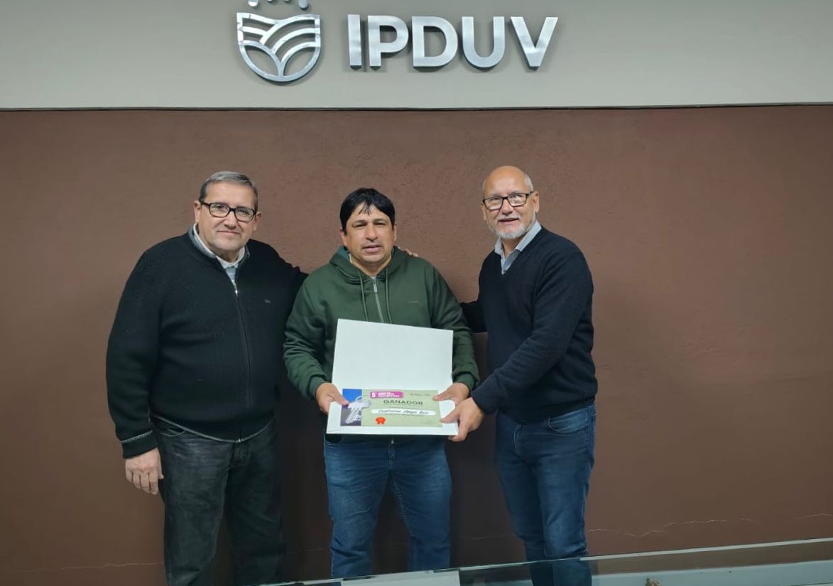 *EL IPDUV ENTREG&Oacute; EL CERTIFICADO DE CANCELACI&Oacute;N DE DEUDA AL GANADOR DEL QUINTO SORTEO EST&Iacute;MULO*