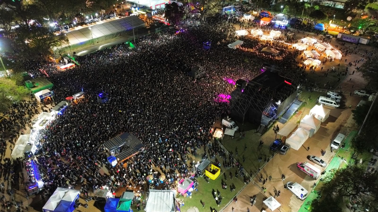 *M&Aacute;S DE 95 MIL PERSONAS VIVIERON UNA NOCHE HIST&Oacute;RICA EN EL S&Eacute;PTIMO D&Iacute;A DE LA BIENAL INTERNACIONAL DE LAS ESCULTURAS 2026*