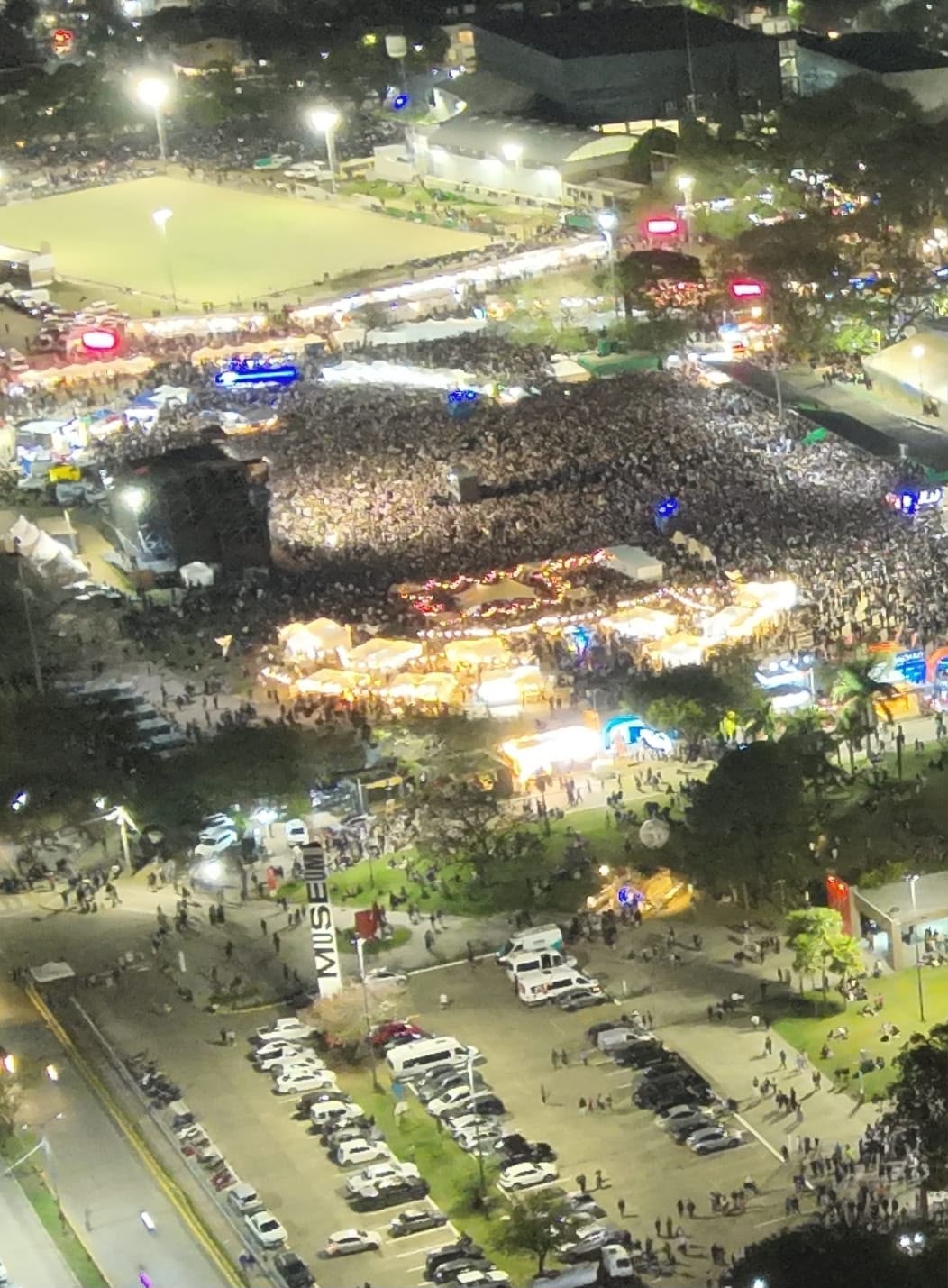 *IMPRESIONANTE CONVOCATORIA EN EL CIERRE DE LA BIENAL 2026: UNAS 250 MIL PERSONAS DISFRUTARON DE LA &Uacute;LTIMA NOCHE CON ABEL PINTOS*