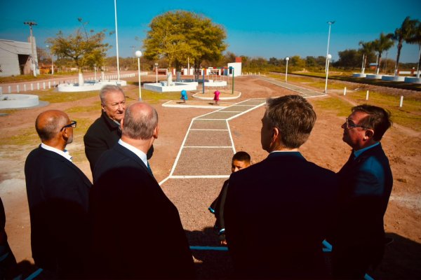 *EN SU 105&deg; ANIVERSARIO, CAMPO LARGO ABRI&Oacute; SU PASEO DE EMPRENDEDORES Y SE ENTREGARON T&Iacute;TULOS DE PROPIEDAD*