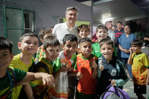 *VILLA R&Iacute;O NEGRO: EL GOBERNADOR ZDERO ENTREG&Oacute; ELEMENTOS Y RATIFIC&Oacute; M&Aacute;S APOYO PARA EL CLUB DEPORTIVO LUJ&Aacute;N*