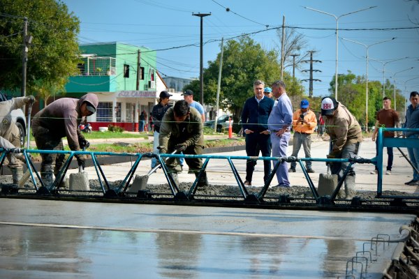 *BARRANQUERAS: CON RECURSOS PROPIOS, EL GOBIERNO PROVINCIAL AVANZA CON LA PAVIMENTACI&Oacute;N DE LA AVENIDA LAS PIEDRAS*