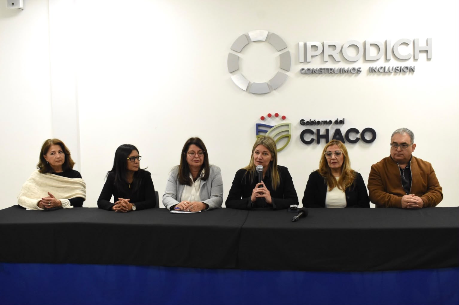*IPRODICH CAPACITAR&Aacute; EN LENGUA DE SE&Ntilde;AS A ODONT&Oacute;LOGOS PARA MEJORAR LA ATENCI&Oacute;N A PERSONAS SORDAS E HIPOAC&Uacute;SICAS*