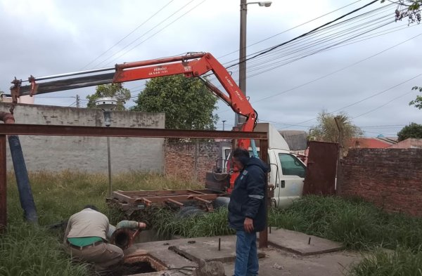 *UNA BOMBA CLOACAL VUELVE A FUNCIONAR Y SAMEEP REFUERZA EL SERVICIO EN VILLA &Aacute;NGELA*