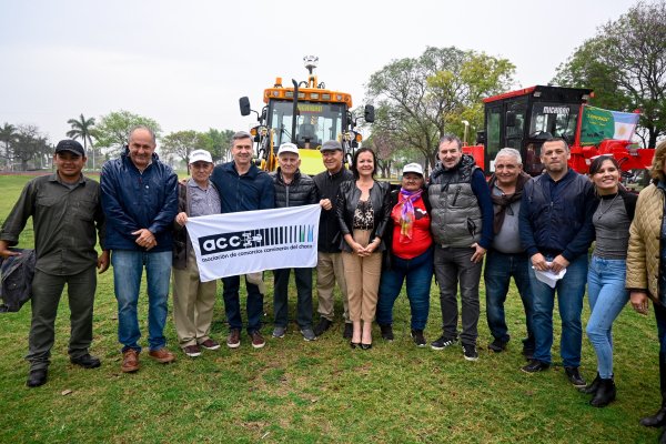*M&Aacute;S MAQUINARIAS PARA LOS CAMINOS RURALES: ZDERO SUMA EQUIPAMIENTO PARA CONSORCIOS DE TRES ISLETAS* 