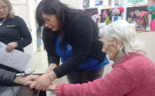 *R&Eacute;CORD EN S&Aacute;ENZ PE&Ntilde;A: 2.000 TR&Aacute;MITES DE DNI EN SOLO 6 D&Iacute;AS*