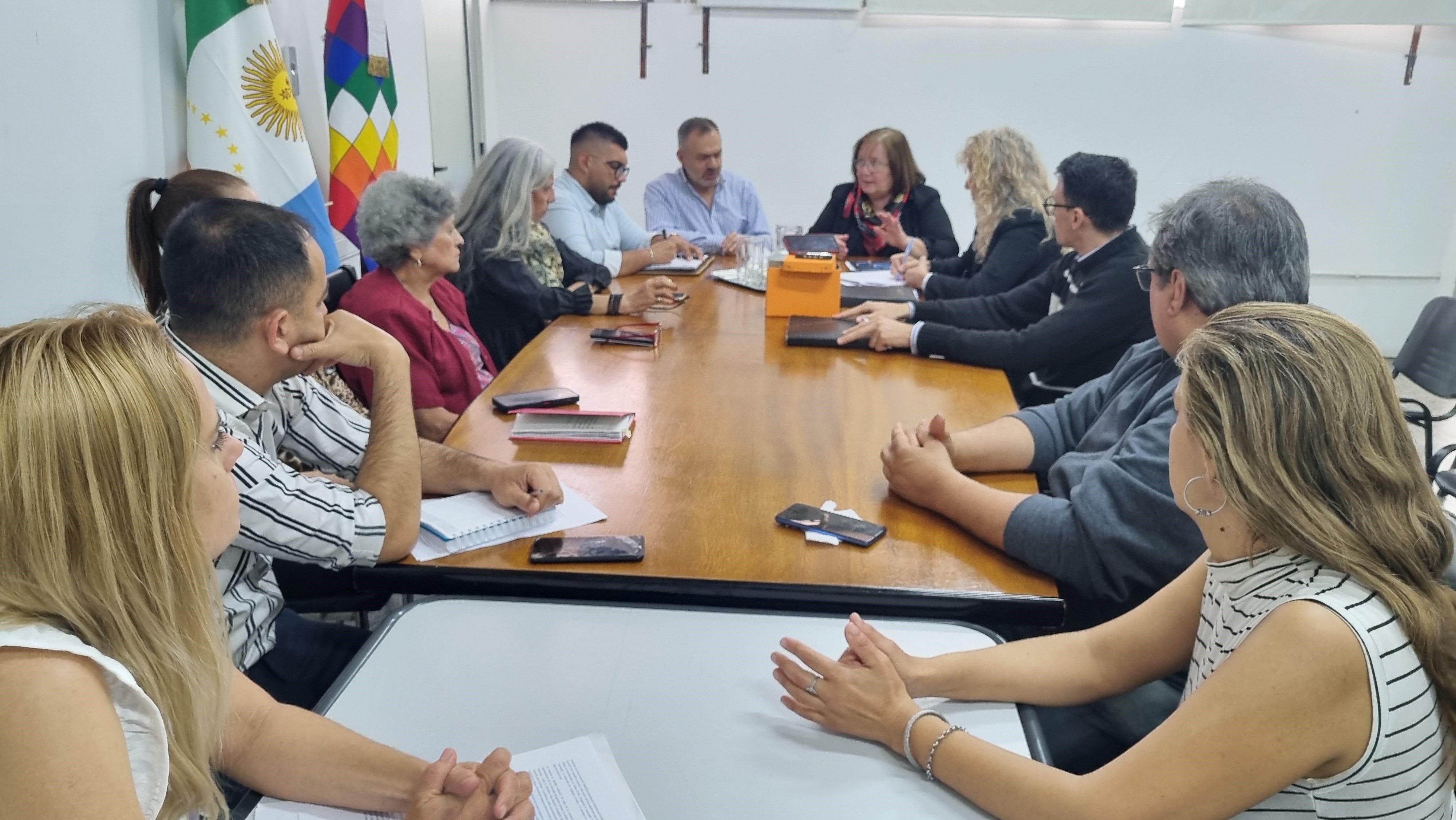 *educación destacó los avances en los concursos que están en marcha y la titularización de docentes 